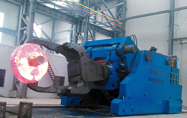 全液(ye)壓鍛造操(cao)作機