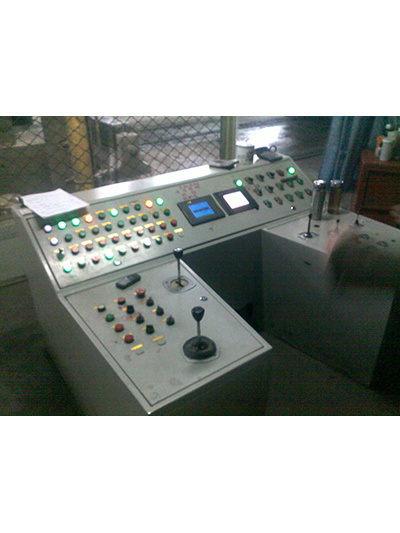 鍛造機組(zu)操作台