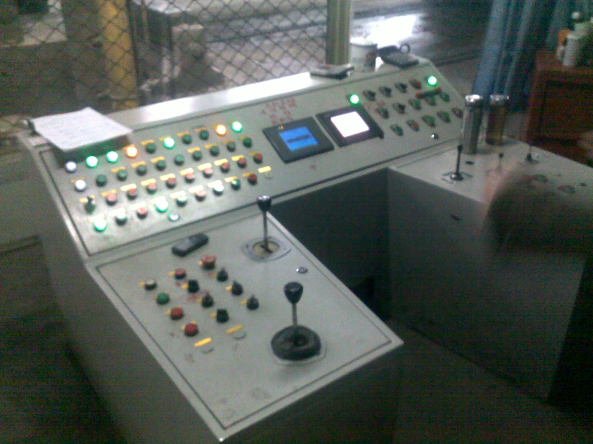 鍛(duan)造機組操作(zuo)台