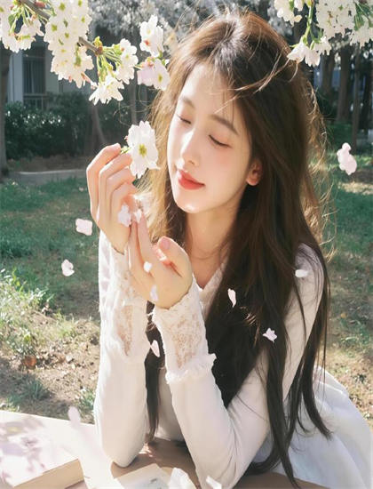 探索左轮右你的奥秘：隐藏细节与深层意义，收藏必备